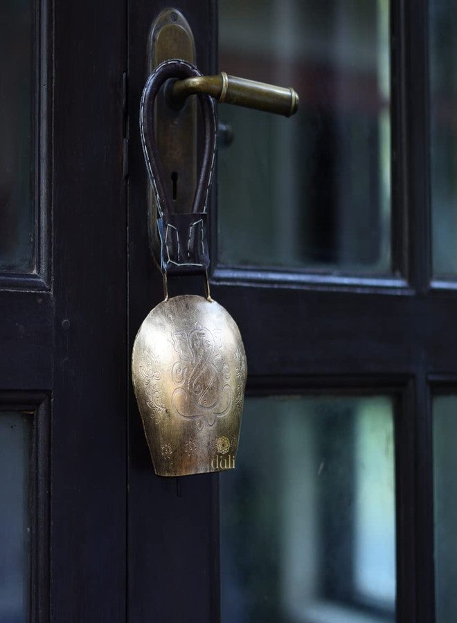 DULI جرس بقرة سويسري من دوللي، يزين الباب الرئيسي للمنزل أو المكتب، ديكور ديني وروحي، مصنوع من المعدن السويسري، مقاس 12 × 6 بوصة، مناسب لتعليق تمثال غانيشا (جرس البقرة: ذهبي). - Image 1